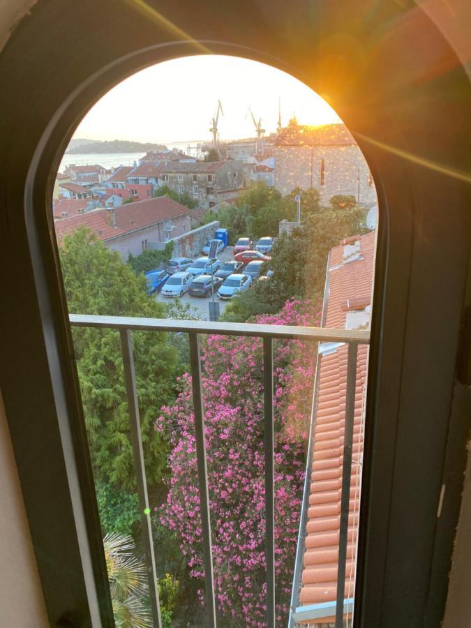 Castropola Views With Private Parking Apartment Exterior photo