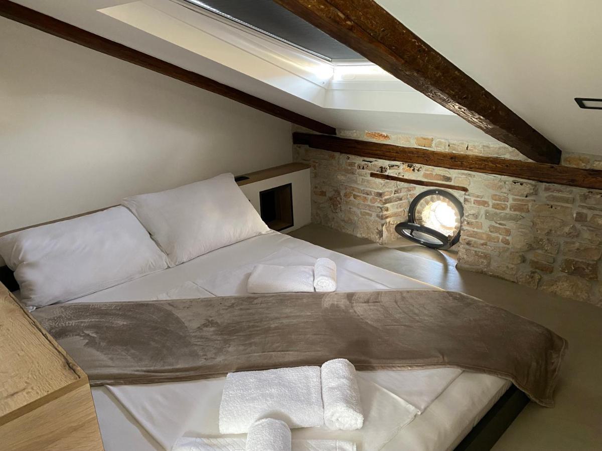 Castropola Views With Private Parking Apartment Exterior photo